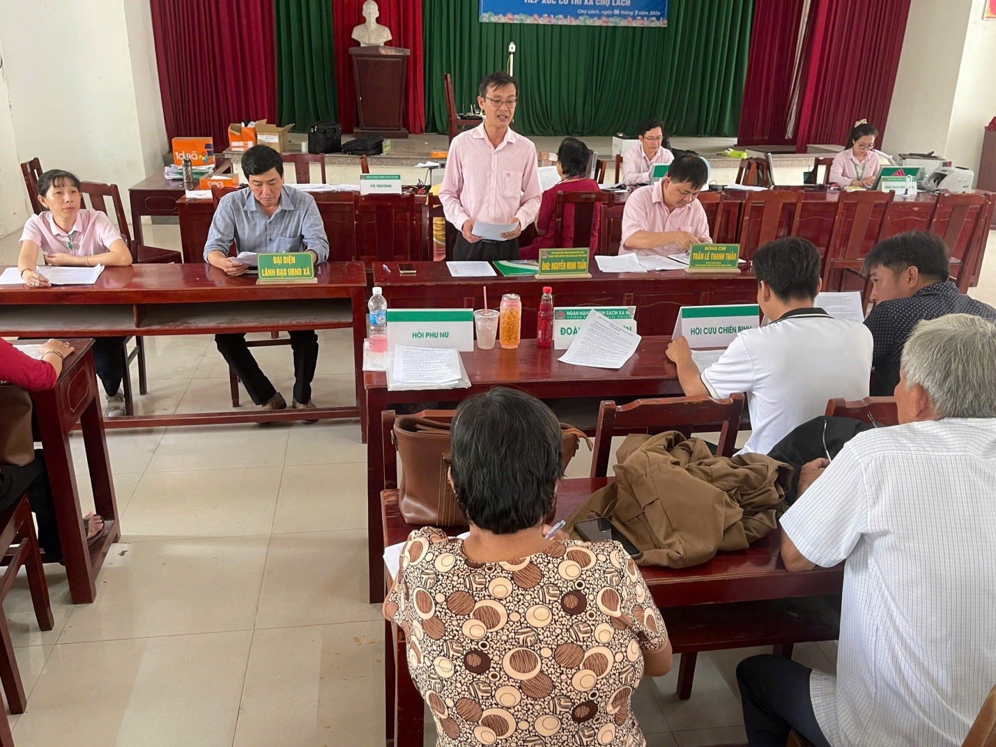 Chợ Lách tổ chức giao dịch, giải ngân vốn tín dụng chính sách và sắp xếp Tổ TK&VV sau sáp nhập địa bàn ấp