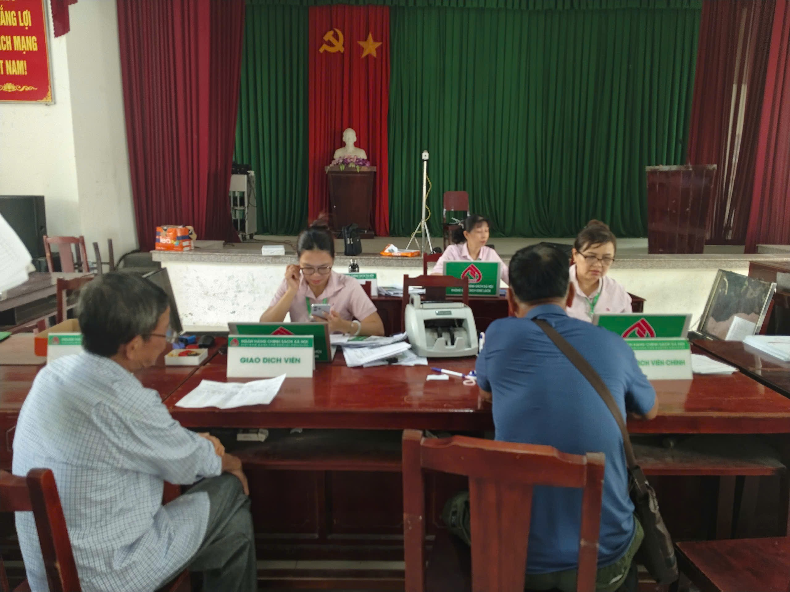 Ngân hàng Chính sách xã hội giao dịch đầu năm 2026 điểm giao dịch Long Thới